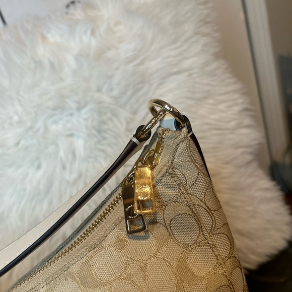 Beautiful Coach handbag in excellent like new condition - Picture 5 of 10